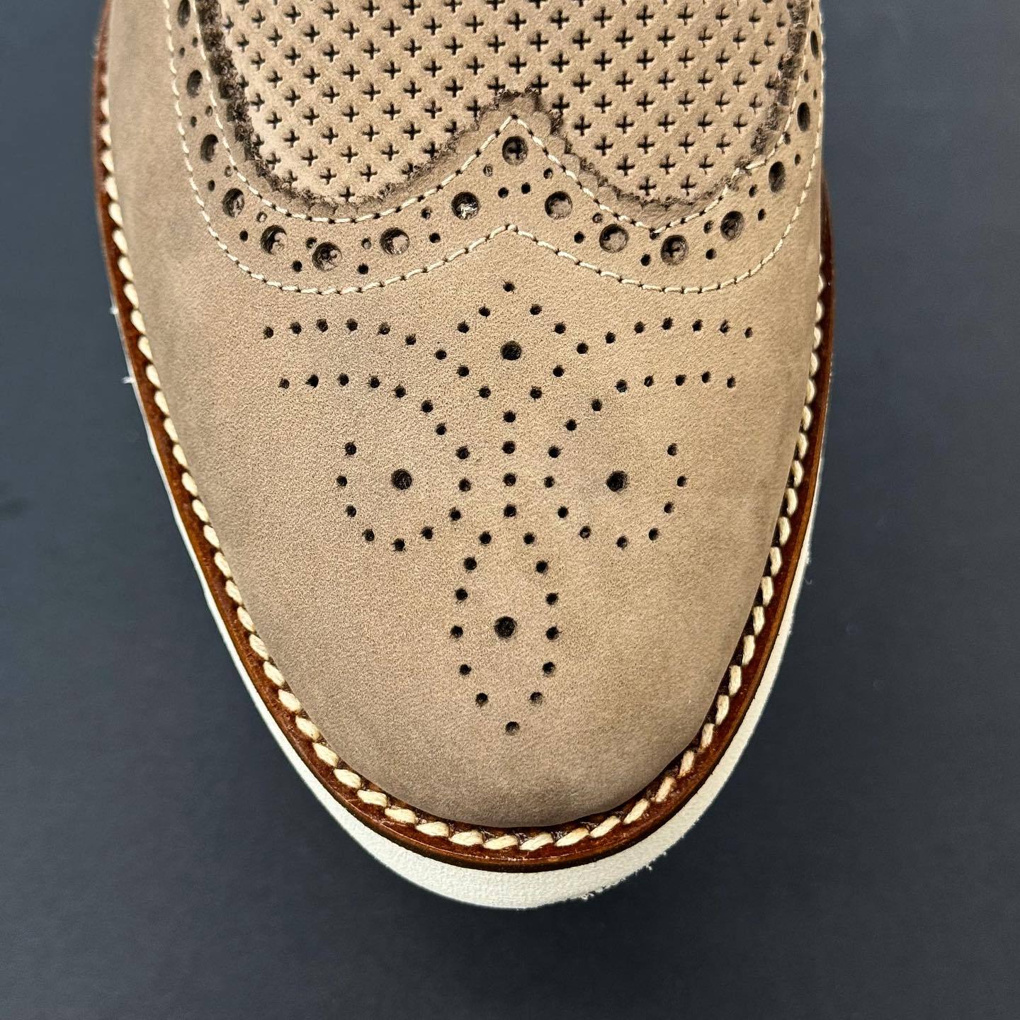 Temperament Splicing Breathable Embossed Leather Shoes