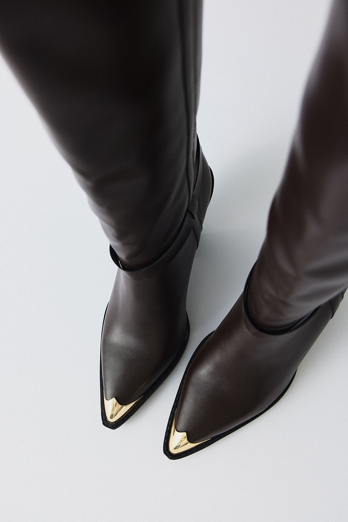 Vintage Gold Toe Pointed Toe Boots