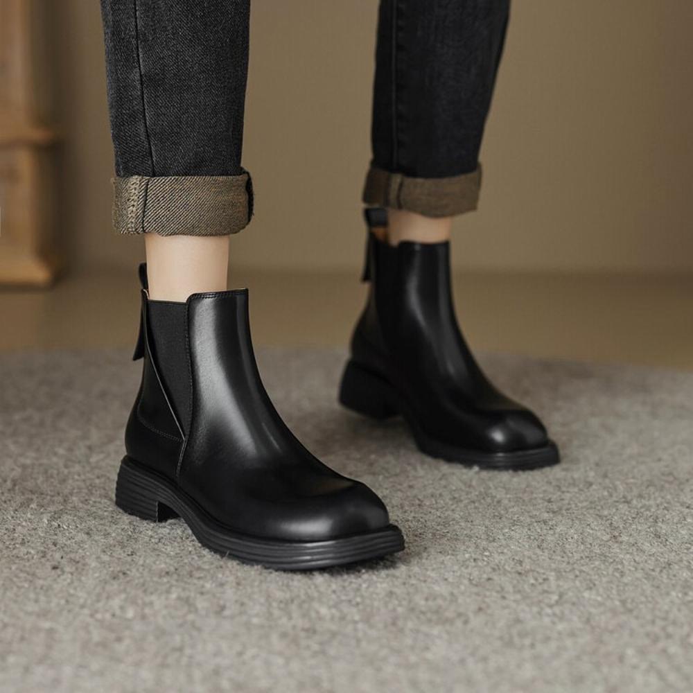 Comfortable One Piece Upper Round Toe Martin Boots