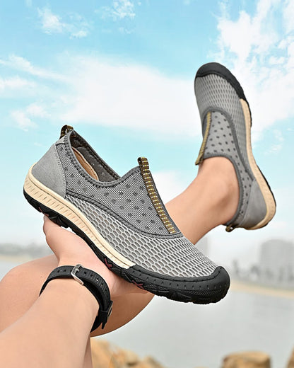 Breathable mesh soft sole travel sports tennis shoes