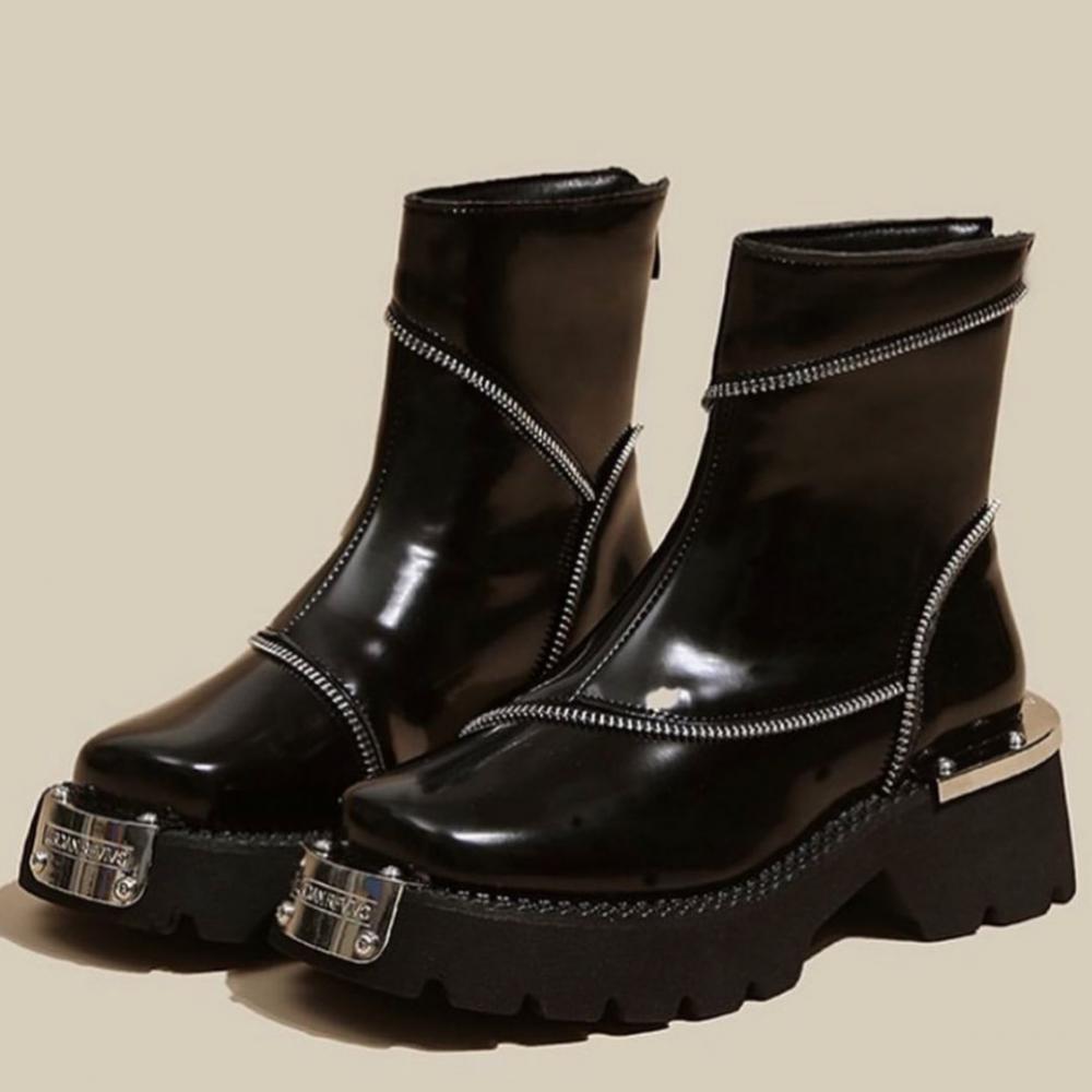 Functional Zipper Shiny Leather Boots