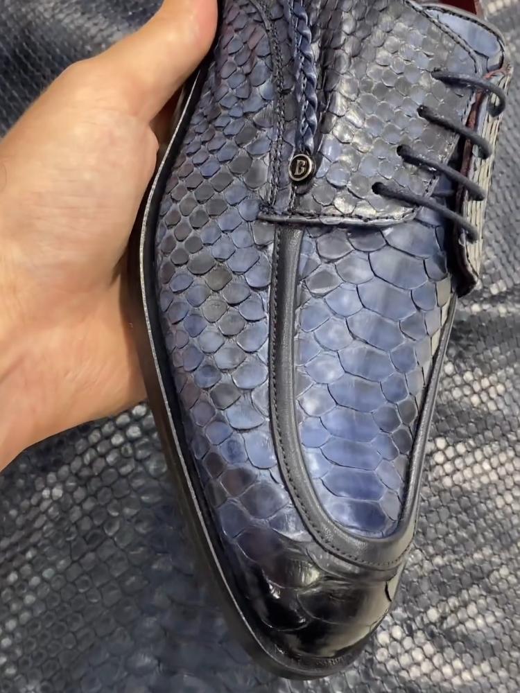 Airy Scale Textured Leather Shoes